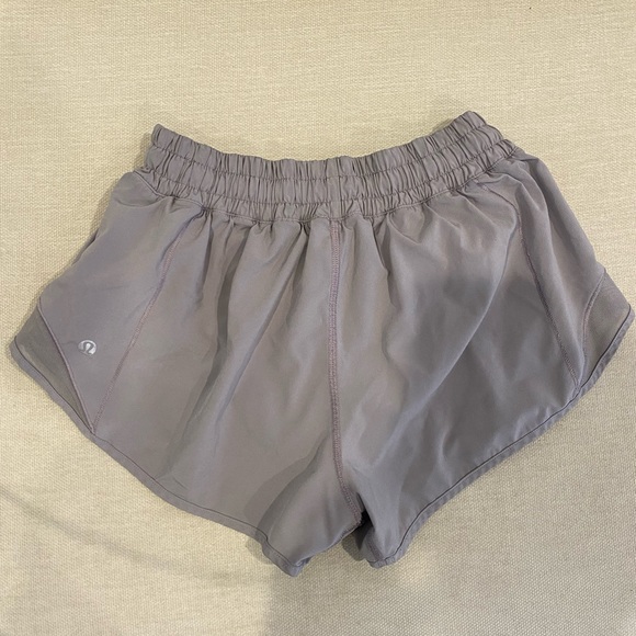 Rare Lululemon hotty hot shorts 2.5” - Picture 3 of 3